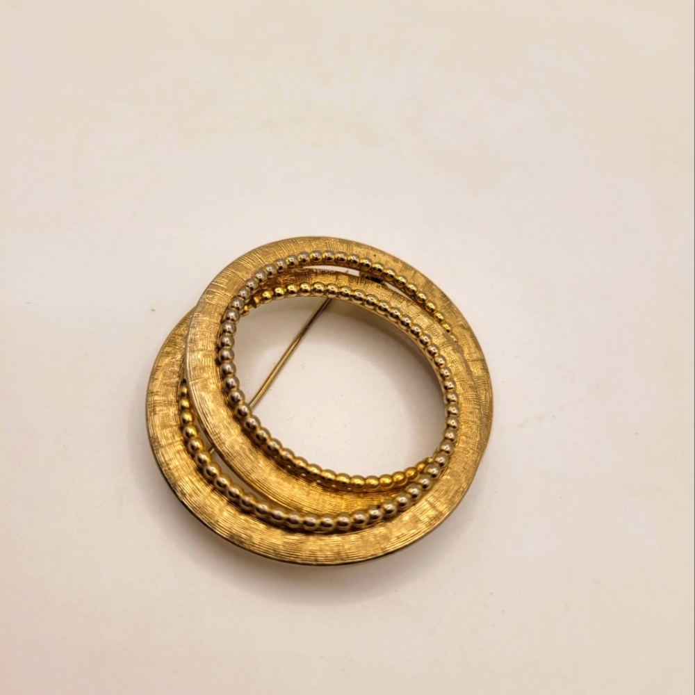 Marvella Circle Gold Tone Vintage Brooch